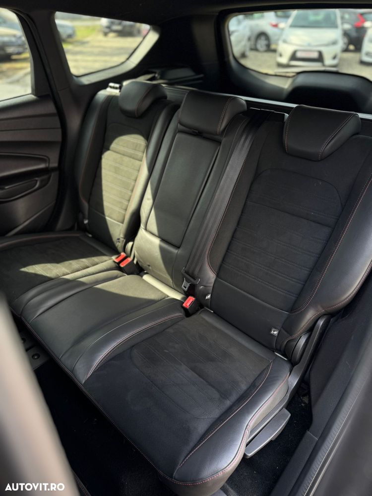 Ford Kuga 2.0 TDCi 4WD Powershift ST-Line - 39