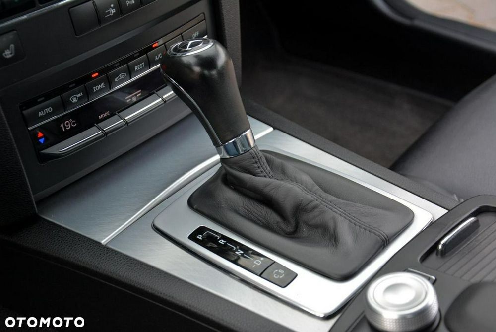 Mercedes-Benz Klasa E 350 CGI BlueEffICIENCY - 29