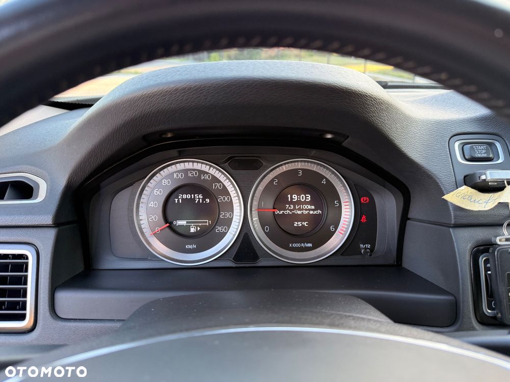 Volvo V70 D3 Momentum - 32