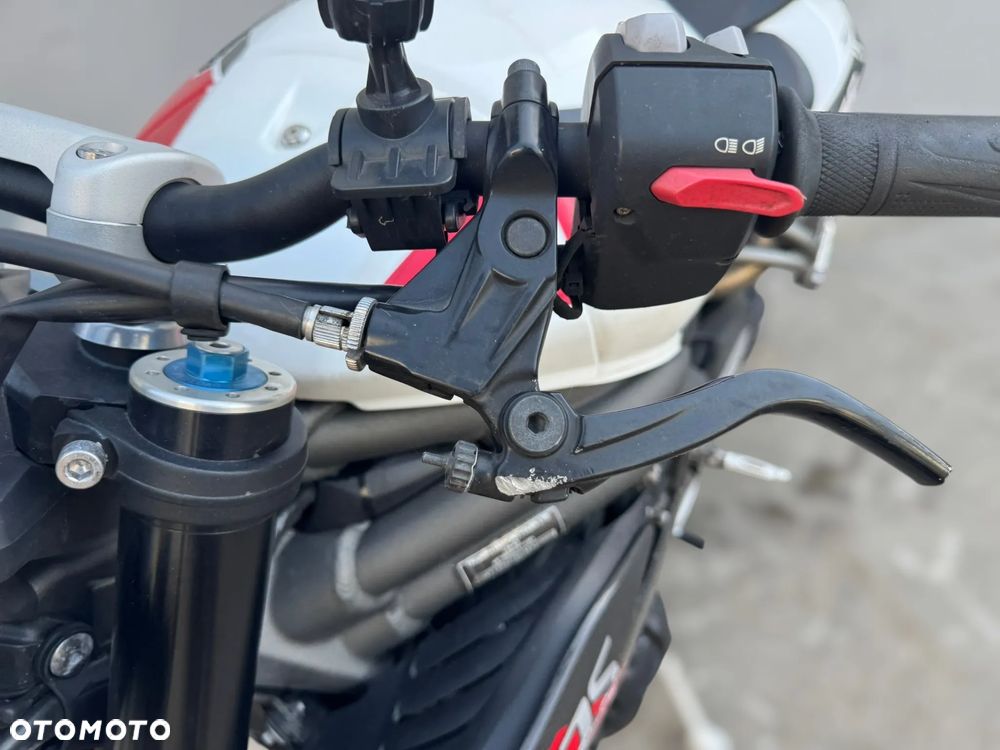 Triumph Speed Triple - 16