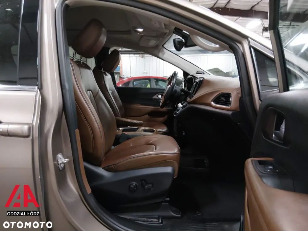 Chrysler Pacifica - 10