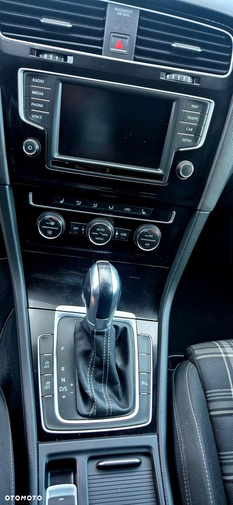 Volkswagen Golf - 32