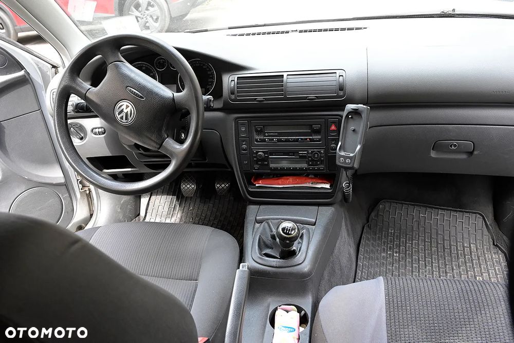 Volkswagen Passat 1.9 TDI Basis - 11