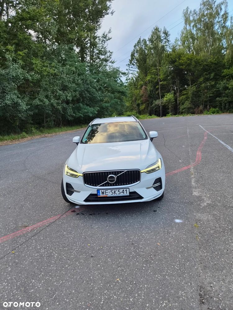 Volvo XC 60 B4 D AWD Momentum Pro - 2