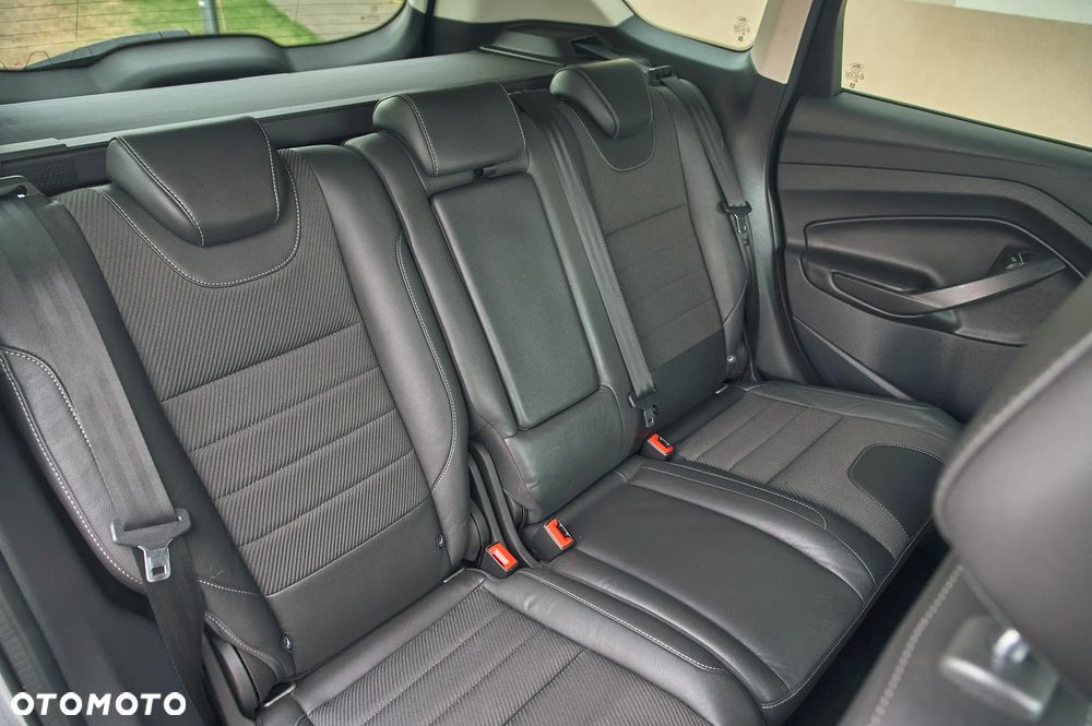 Ford Kuga 1.6 EcoBoost 2x4 Titanium - 25