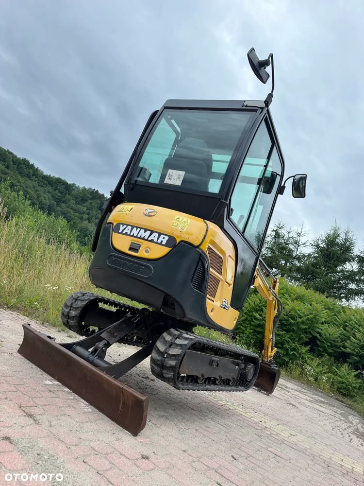 Yanmar SV18 Koparka Gąsienicowa 2 tony. Długie ramię PLUS. Szybkozłącze plus łyżka kopiąca. Rozsuwane Hydr. podwozie! Sprowadzona z Gospodarstwa Norweskiego! Maszyna jak Nowa z Salonu! 2017 rok. 1200 mtg! Gąsienice bez zużycia jak Nowe! szybka wolna jazda. Ani deka luzów i wycieków. OKAZJA Dodatkowe sekcje Hydrauliczne pod młot i wiertnice. Fabryczny lakier na podzespołach! Zebatki w pięknym stanie. Ogrzewana wentylowana Kabina. OKAZJA TANIO - 14