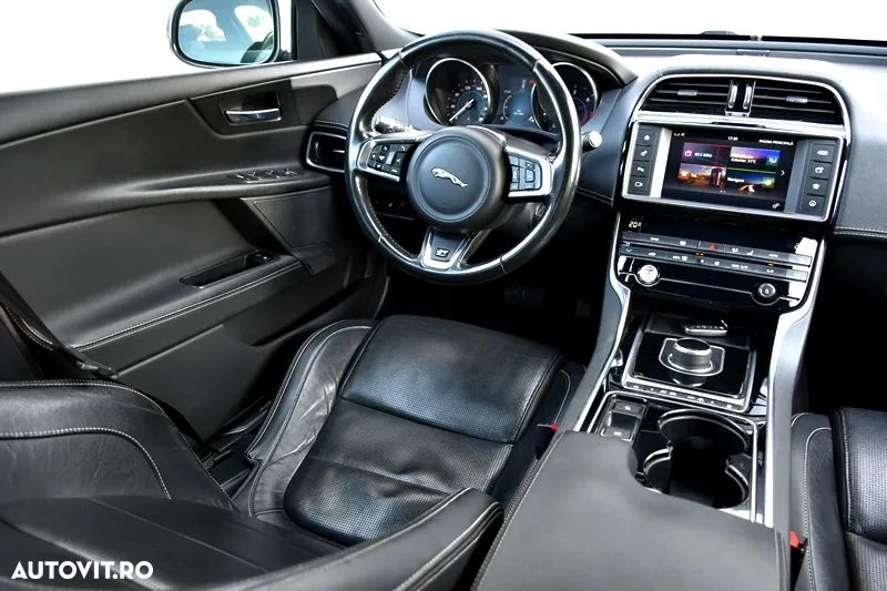 Jaguar XE 2.0 R-Sport - 15