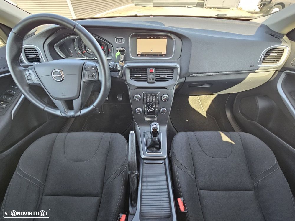 Volvo V40 Cross Country 2.0 D2 Momentum - 17