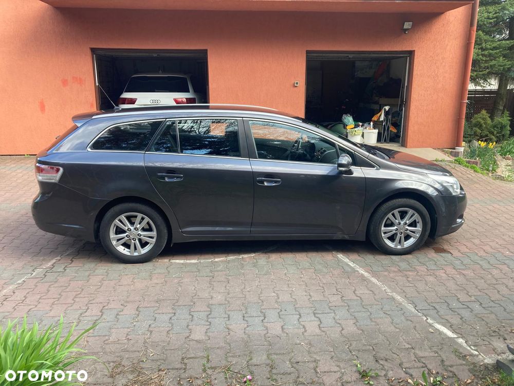 Toyota Avensis 2.0 Premium MS - 12