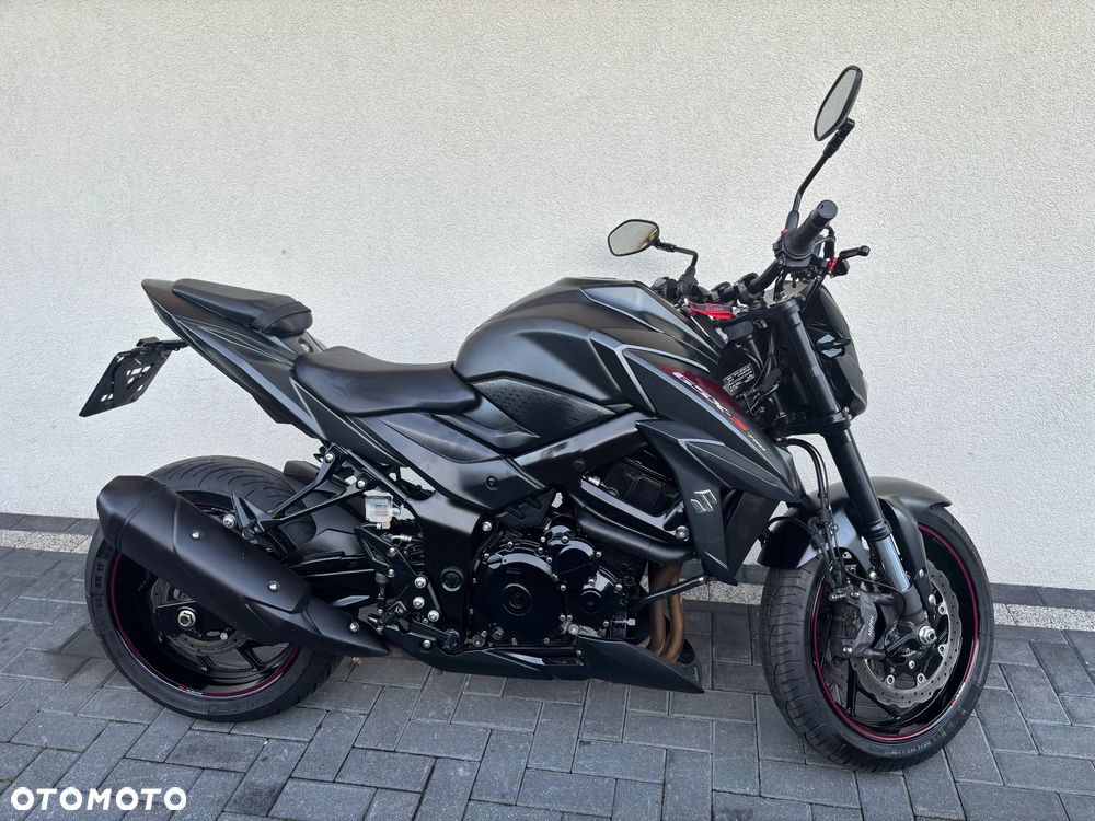 Suzuki GSX - 8