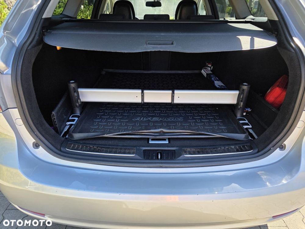 Toyota Avensis 2.0 Sol NAVI MS - 12