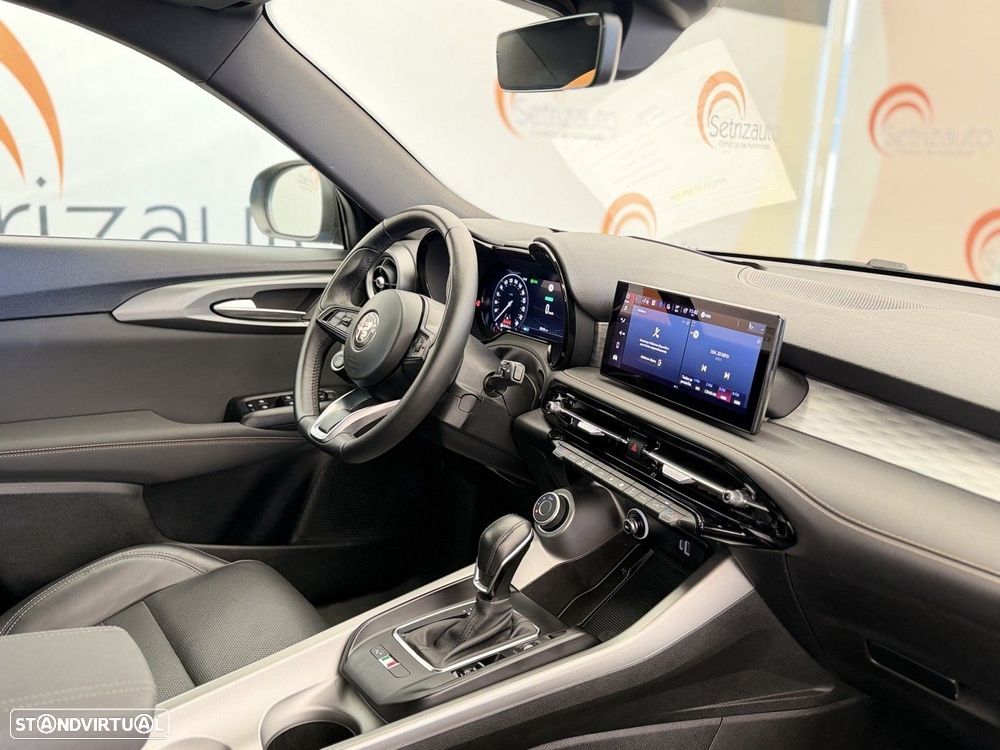 Alfa Romeo Tonale 1.5 Hybrid Veloce - 11