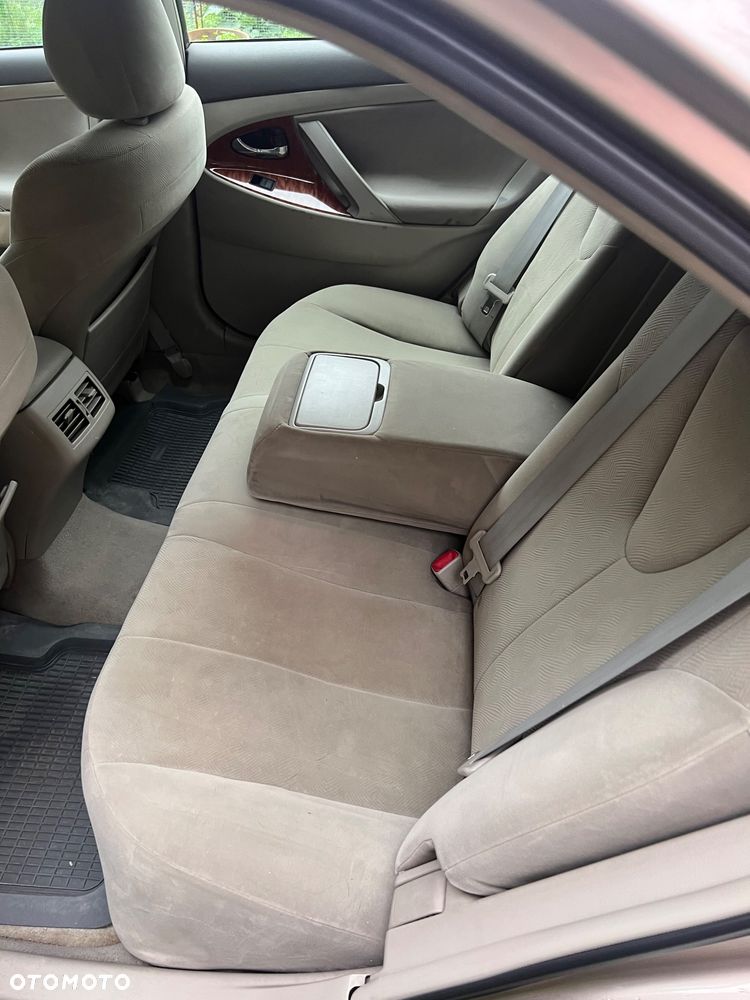 Toyota Camry - 4
