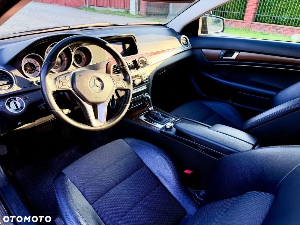 Mercedes-Benz Klasa C 250 CGI BlueEff - 9