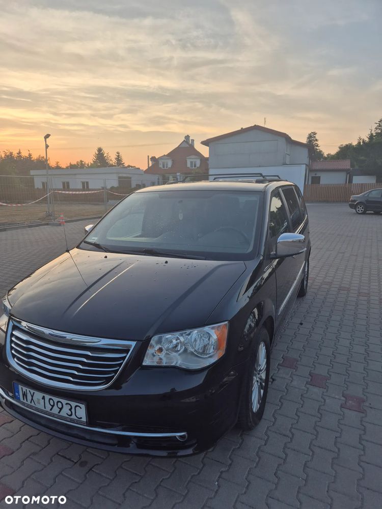 Chrysler Town & Country - 2