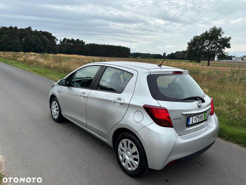 Toyota Yaris Hybrid 100 Sol - 6