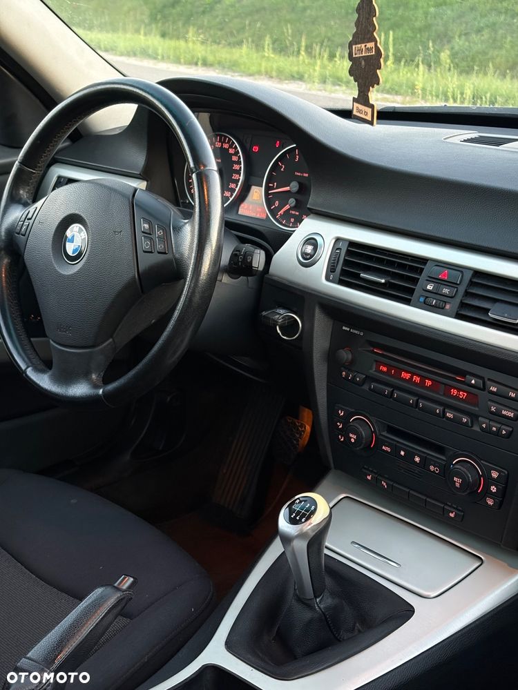 BMW Seria 3 320i - 9