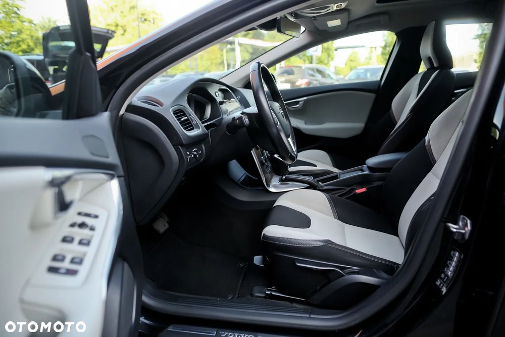 Volvo V40 Cross Country D3 Geartronic Momentum - 19