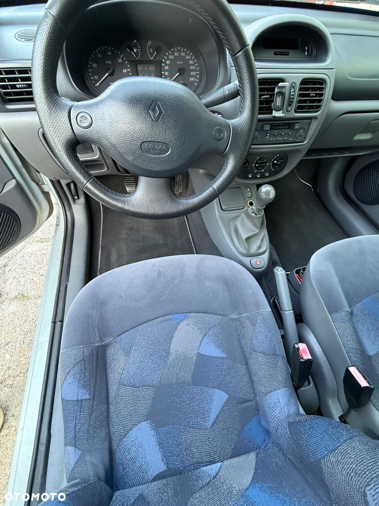 Renault Clio 1.4i RT - 10