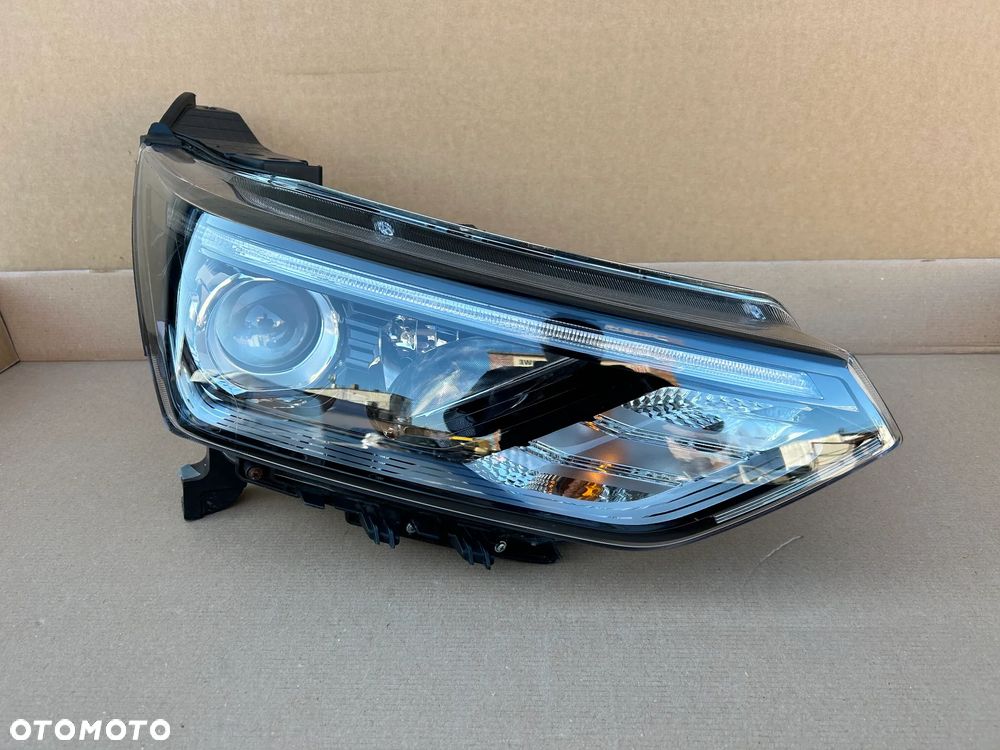 SSANGYONG KORANDO IV 4 LAMPA PRZÓD PRZEDNIA PRAWA 8310257101