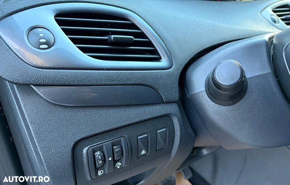 Renault Grand Scenic - 40