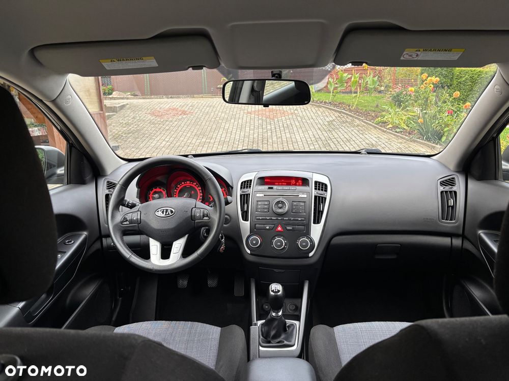 Kia Ceed - 11