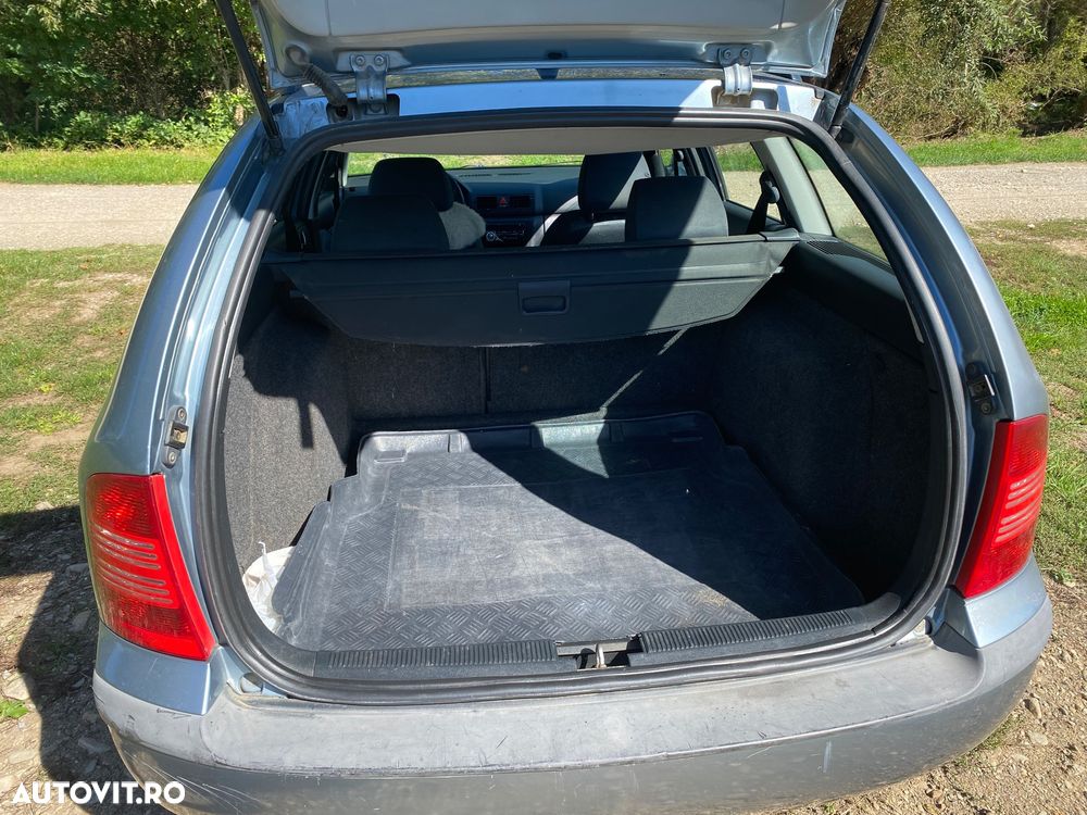 Skoda Octavia Combi 1.6 Ambiente - 11