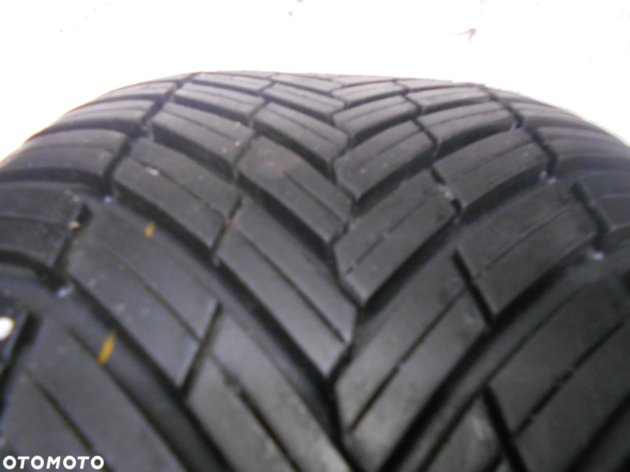 OPONA POJEDYNKA  225/45R17 TOYO CELSIUS AS2 DOT 5122 8.3MM - 2