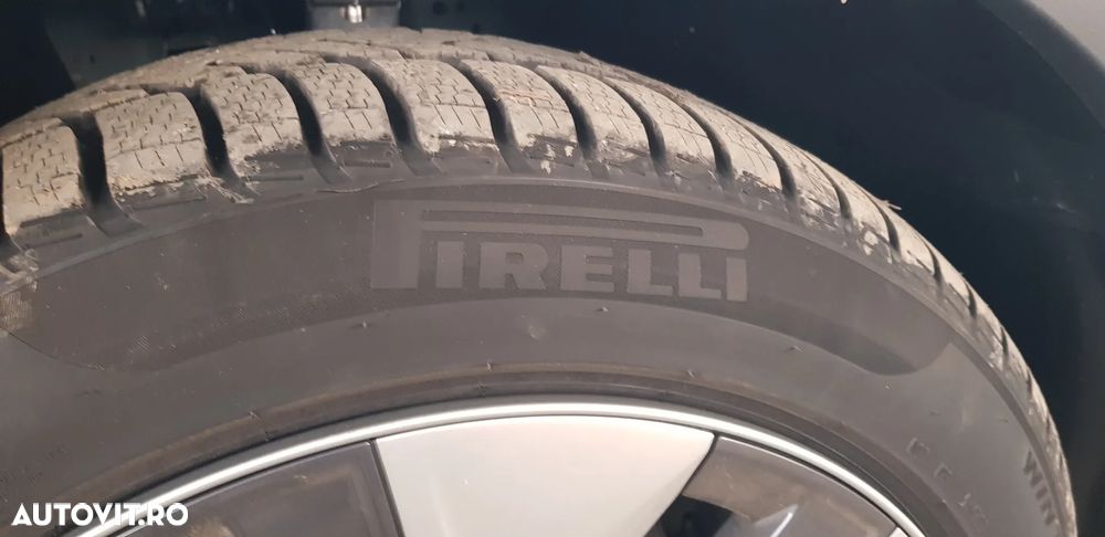 Tesla Model Y - 9
