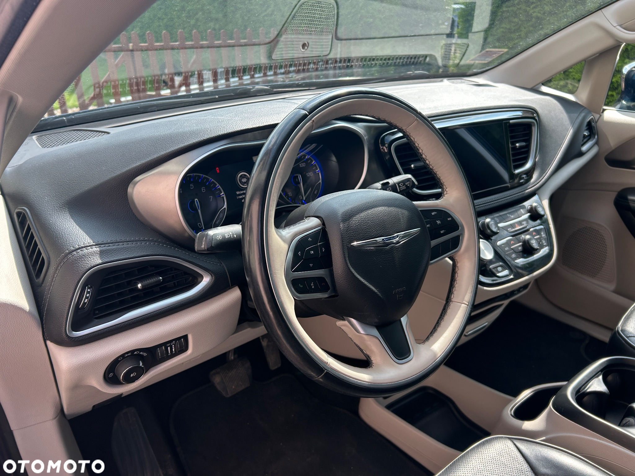 Chrysler Pacifica - 11