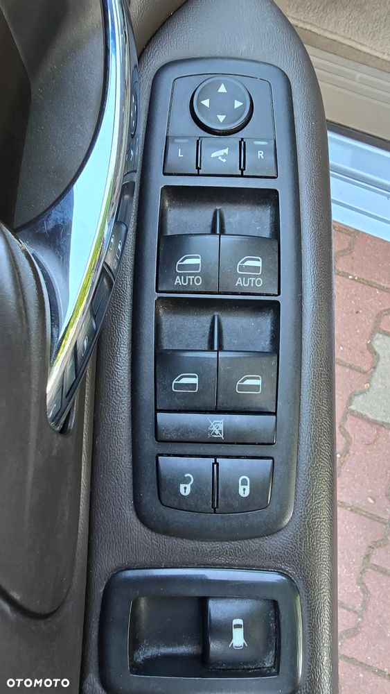 Chrysler Town & Country 3.6 Limited - 23