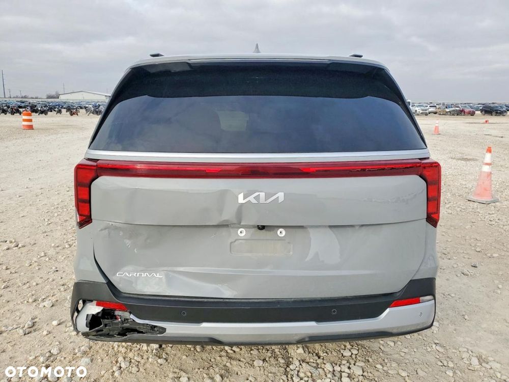 Kia Carnival - 3