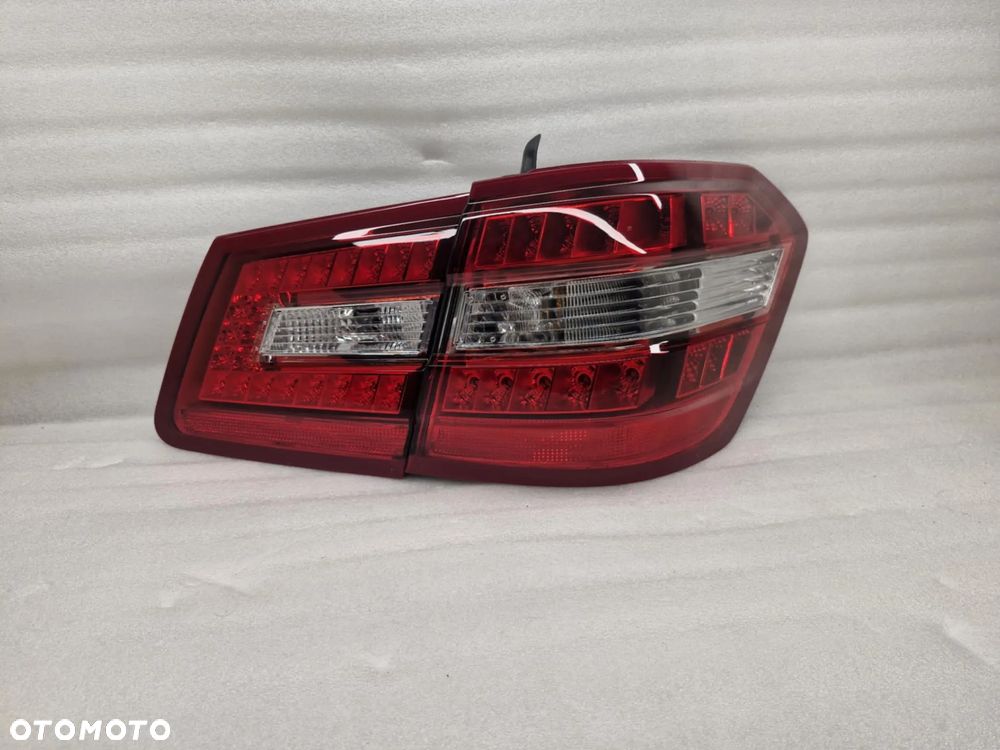 MERCEDES E-KLASA W212 KOMBI LAMPA PRAWA TYŁ KOMPLET A2128203864/A2128201064 - 1