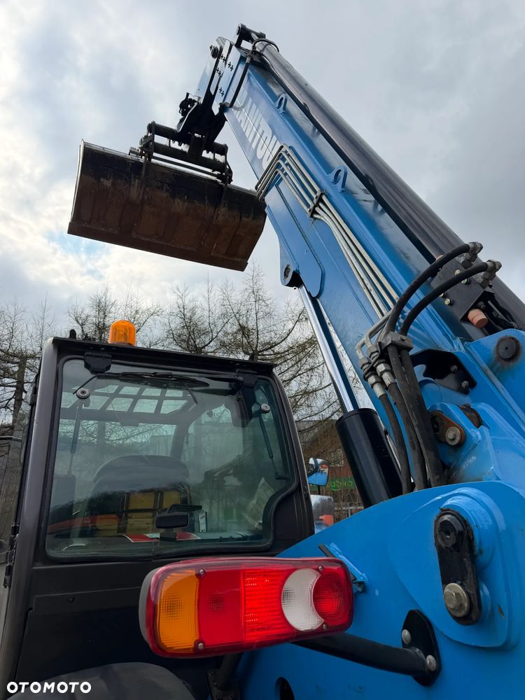 Manitou MT932 Ładowarka Teleskopowa 9m wysuw!  UDŹWIG 3,2 TONY! Przebieg 2600 mtg. jak Nowa z SALONU 2016 rok z Norwegii z Gospodarstwa rolnego! Silnik DEUTZ 110 km. Aktualne Serwisy w Dekra. Nowy Model sterowane wszystko z 1 dżojstika. Widły i łyżka. Ani deka luzu czy wycieku. OKAZJA! Jazda REWERS + 4 biegi. Skręt 3 tryby. - 20