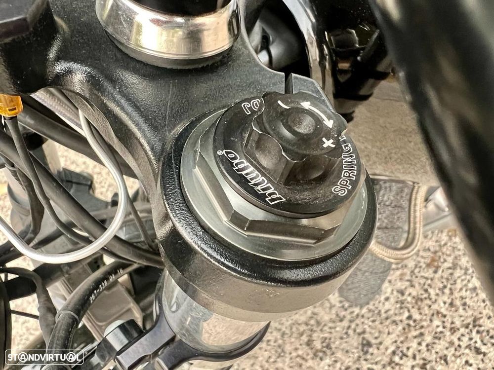 Triumph Thruxton CAFE RACER - 22