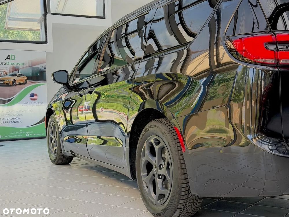 Chrysler Pacifica - 14