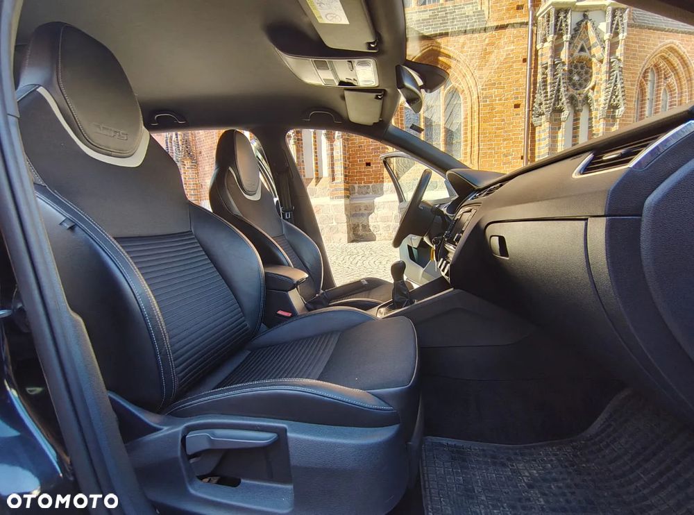 Skoda Octavia Combi 2.0 TDI RS - 22