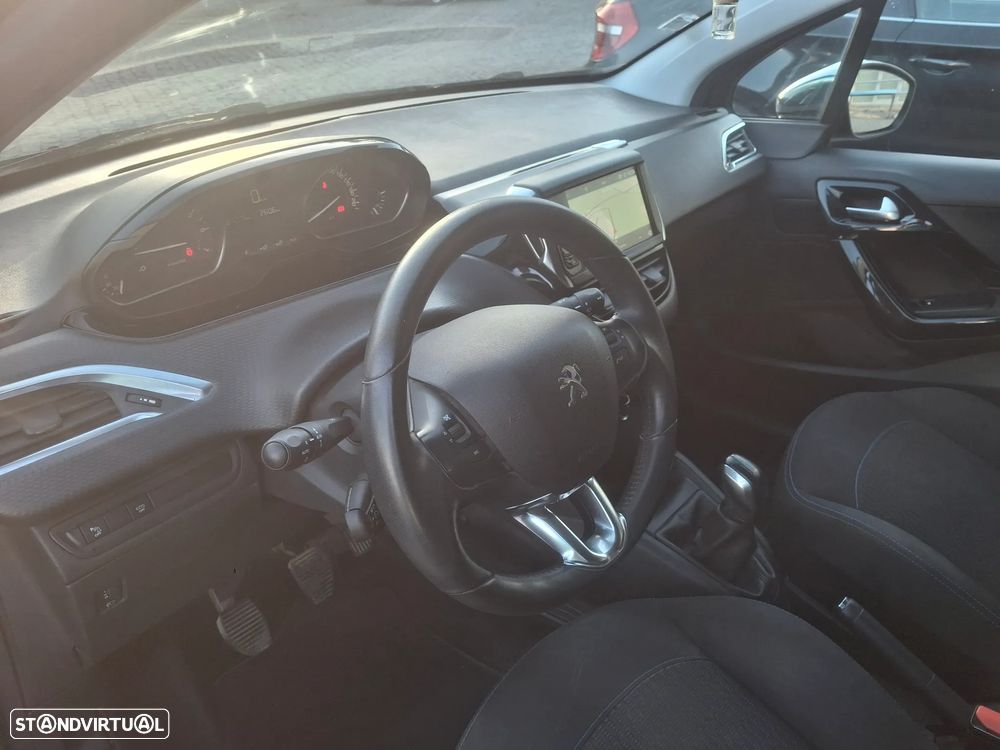 Peugeot 208 - 9