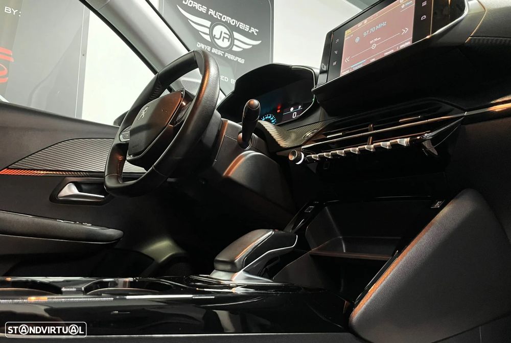 Peugeot e-208 - 33