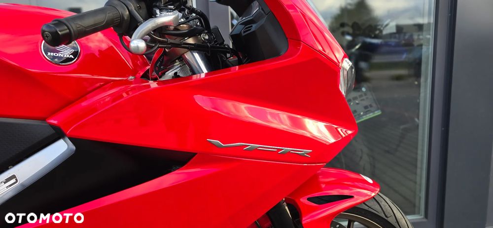 Honda VFR - 12