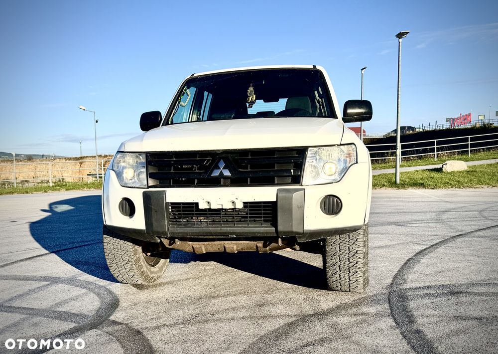 Mitsubishi Pajero 2009 photo 2