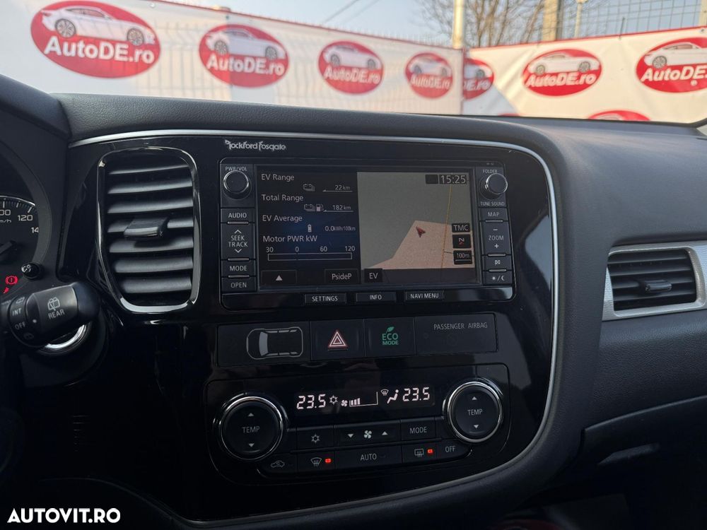 Mitsubishi Outlander - 11