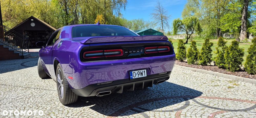 Dodge Challenger - 11