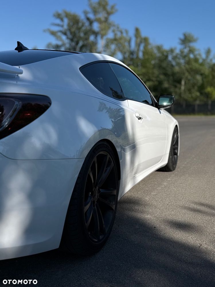 Hyundai Genesis Coupe 3.8 V6 Executive - 32