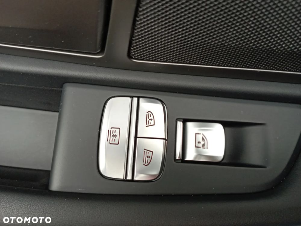 BMW Seria 7 750i xDrive - 33