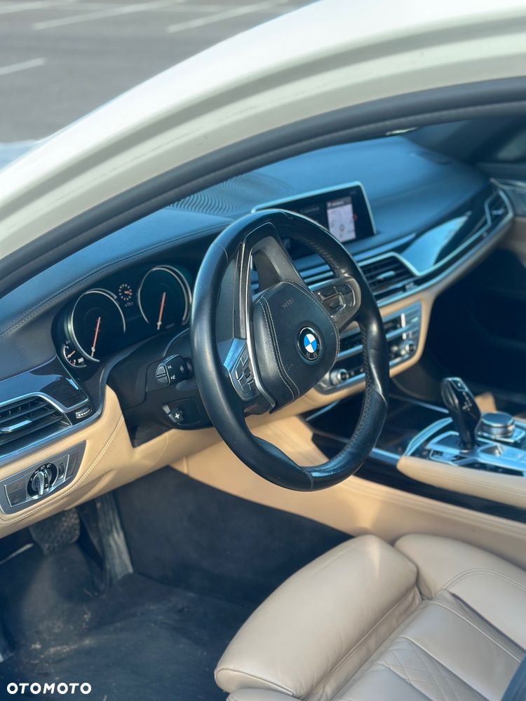 BMW Seria 7 740Li - 11