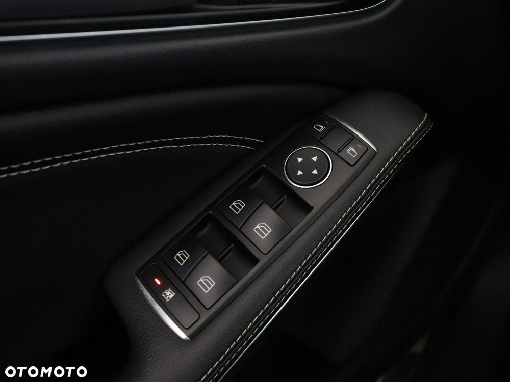 Mercedes-Benz CLA 180 Urban - 31