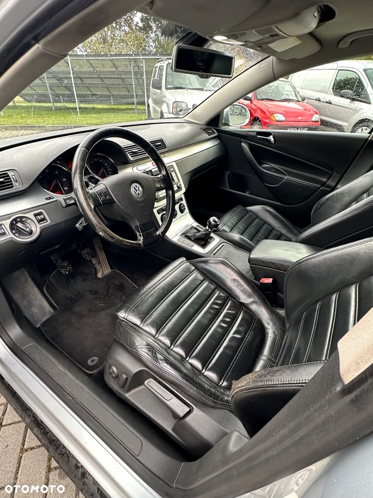Volkswagen Passat 2.0 TDI DPF Highline - 11