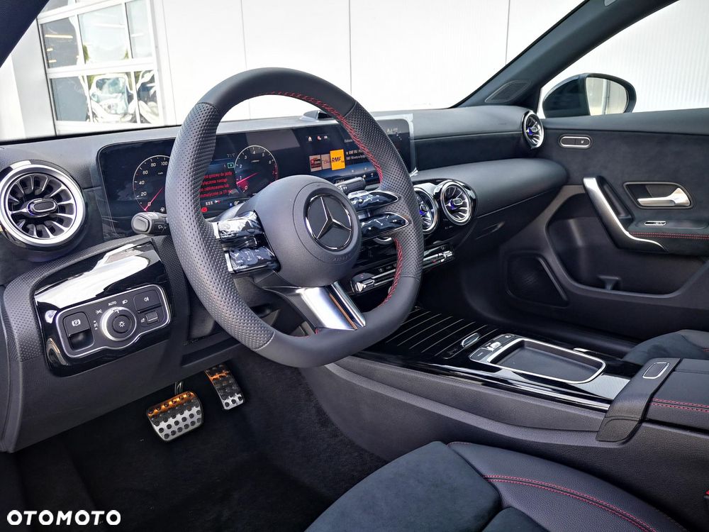 Mercedes-Benz Klasa A 220 4-Matic AMG Line 8G-DCT - 12