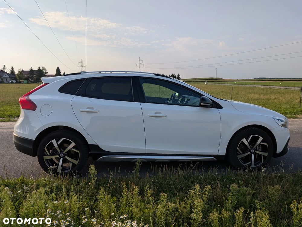 Volvo V40 Cross Country - 10